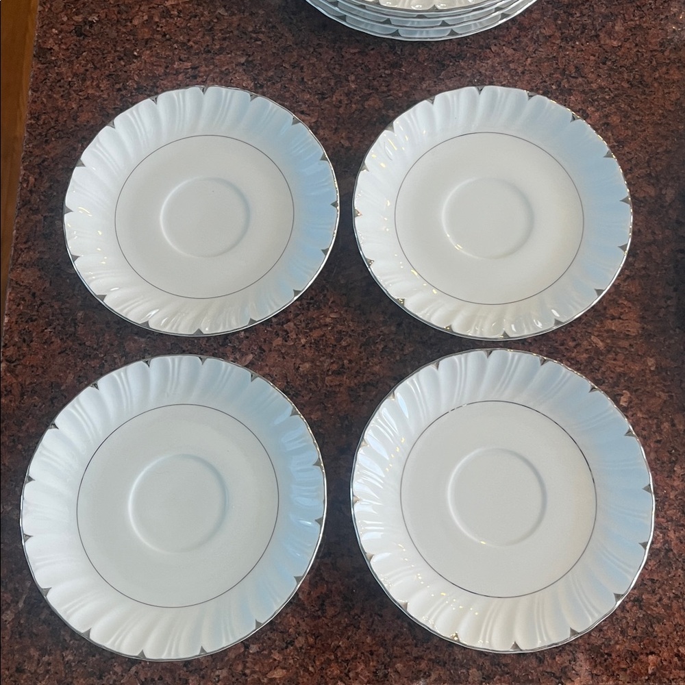 Vintage Harmony House Heirloom Fine China Dinnerware Set - Picture 3 of 9